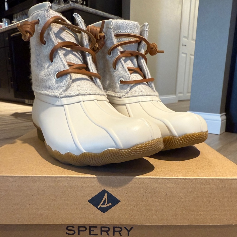 NIB Girls Sperry Duck Boot - Off White - Size 1